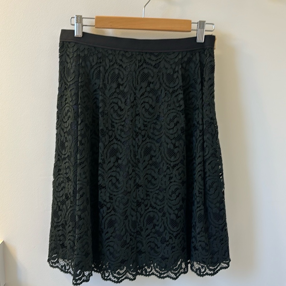 Beautiful HALLHUBER Dark Green Lace skirt, Sz 10.  European brand.